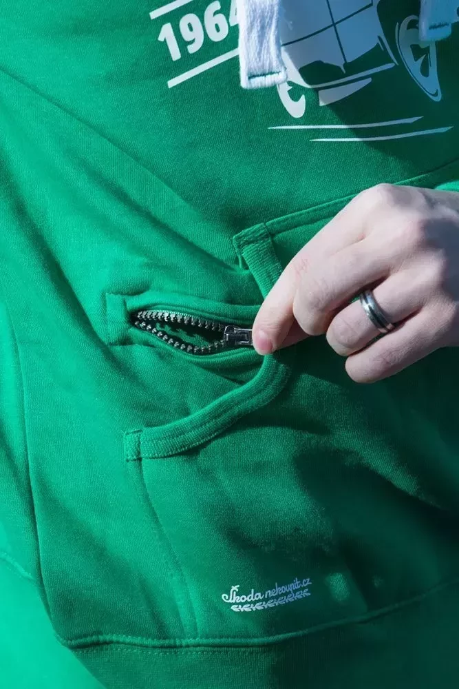 Zelená pánská mikina se škodovkou 100