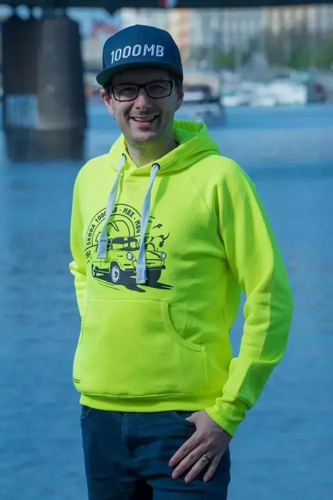 Fluorescenční pánská mikina se škodovkou 1000 MB