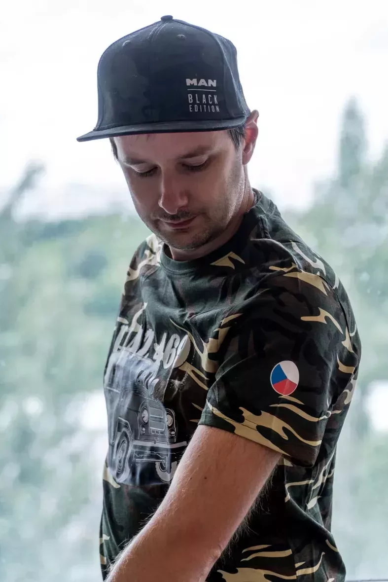 Maskáčové pánské tričko UAZ 469 Česká vlajka