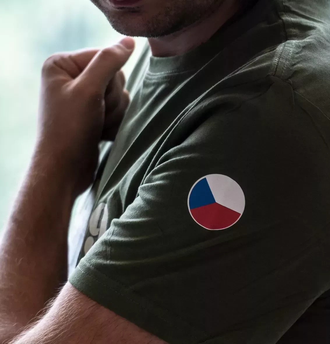Černé pánské tričko UAZ 469 Česká vlajka