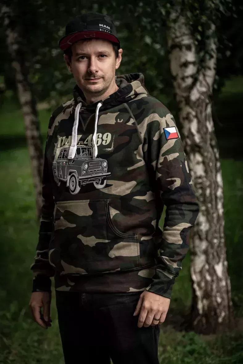 Maskáčová pánská mikina UAZ 469 Česká vlajka