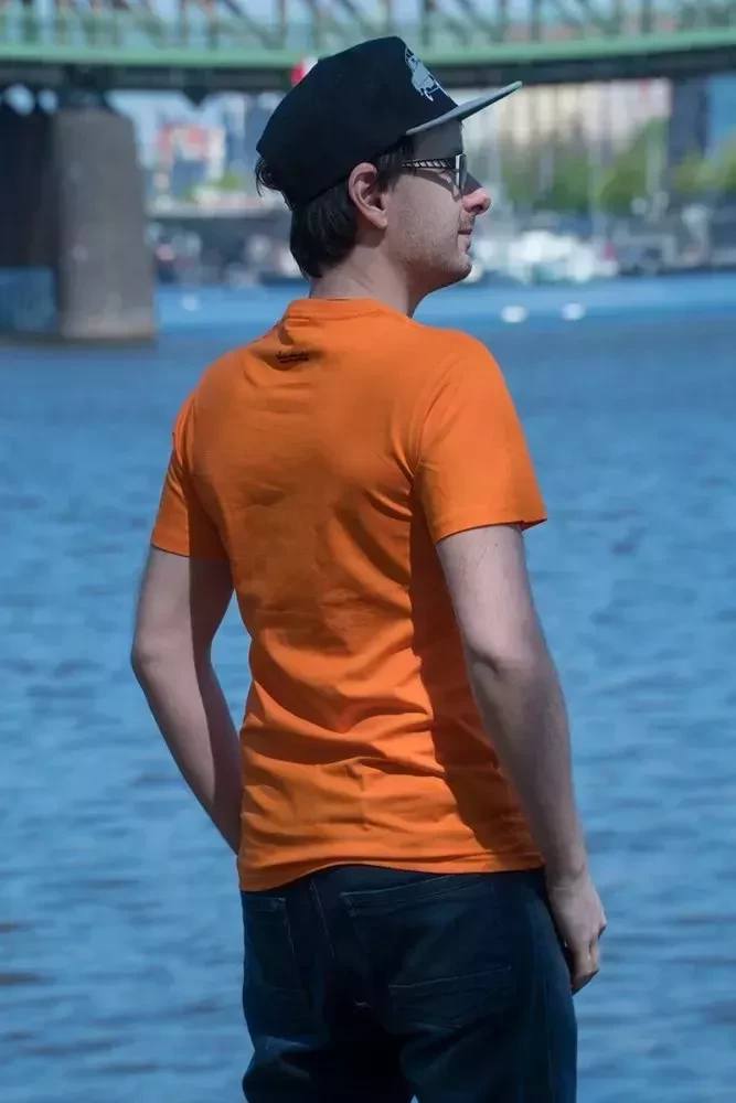 Oranžové pánské tričko se škodovkou 110 R
